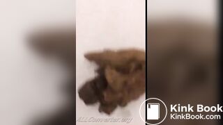 woman pooping on the floor - video 100