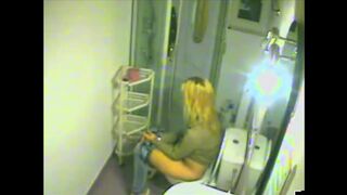 girl pooping and wiping