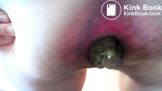 hot girl downloads on toilet