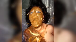 shiteating smearining and cuming en the floor