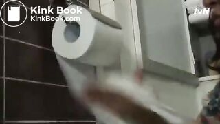 KOREAN WOMAN POOP IN TOILET