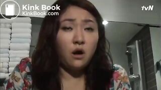 KOREAN WOMAN POOP IN TOILET