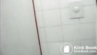 Teen films herself shitting in the toilet