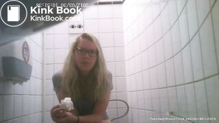 Spycam Sexy teen toilet diarrhea farting