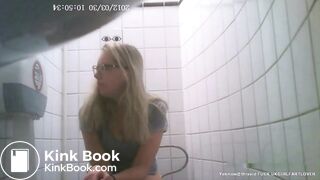 Spycam Sexy teen toilet diarrhea farting