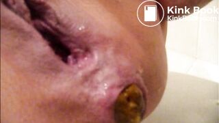 Dutch student pushes one out on the toilet for us