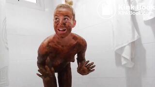 sexy naked girl pooed