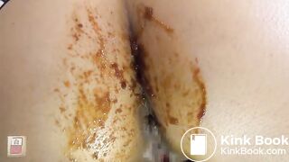 Asian girl shitting on her pantiers