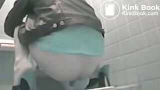 poop back shot - video 7