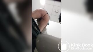 Old man wiping - Velho limpando o cu