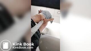 Old man wiping - Velho limpando o cu