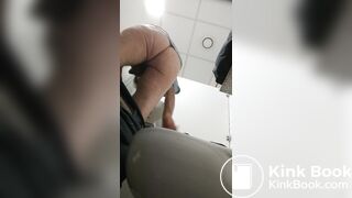 Old man wiping - Velho limpando o cu