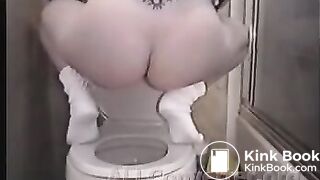 woman pooping in toilet - video 18
