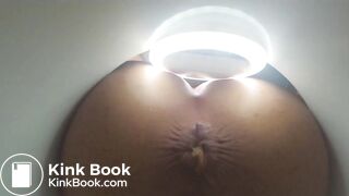 sexy girl go to the toilet