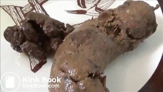 woman pooping on plate - video 4