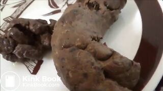 woman pooping on plate - video 4