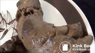 woman pooping on plate - video 4