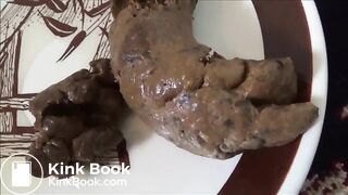 woman pooping on plate - video 4