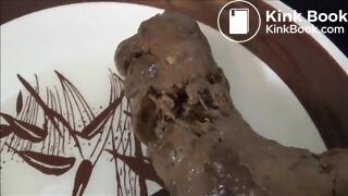 woman pooping on plate - video 4