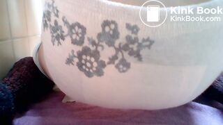 Girl drops huge load in Nappy