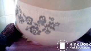 Girl drops huge load in Nappy