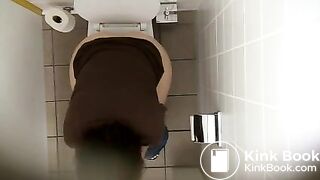 Woman pooping - video 5