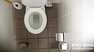 Woman pooping - video 5