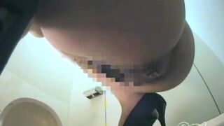 korean girls shitting - video 1