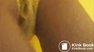 Anna Kuramoto shitting