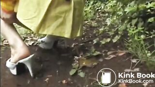 Anna Kuramoto shitting