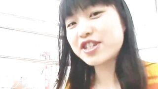 Anna Kuramoto shitting