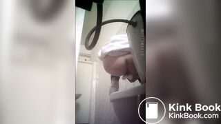 woman pooping on pornera. - video 2