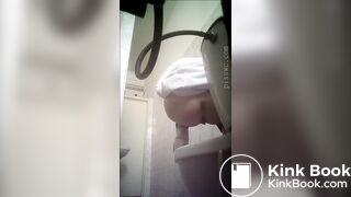 woman pooping on pornera. - video 2