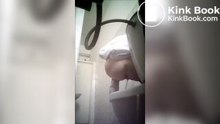 woman pooping on pornera. - video 2