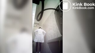 woman pooping on pornera. - video 2