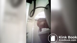 woman pooping on pornera. - video 2