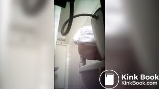 woman pooping on pornera. - video 2