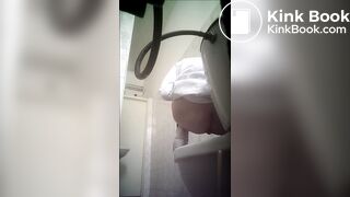 woman pooping on pornera. - video 2