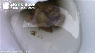 Lady pooping - video 3