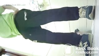 Chinese girls go to toilet 102