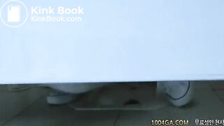 korean toilet voyeur 1 - video 2