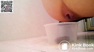Chinese girl pooping_07