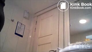 pretty woman pooping