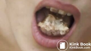 woman poop in corn field and wipe with corn