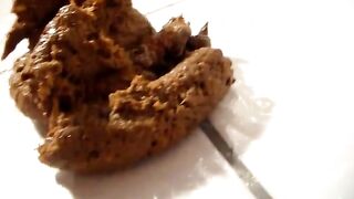 NICE ASS GIRL SHITTING