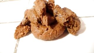 NICE ASS GIRL SHITTING