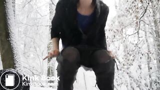 GIRL POOPS IN THE WOODS 002