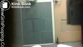 woman pooping on pornera - video 8
