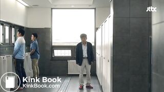 Korean girl in the man's toilet 2