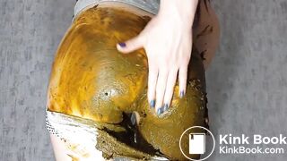 sexy Russian shitting and pissing - video 5